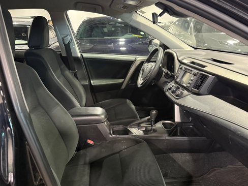 Used 2018 Toyota RAV4 LE image 10