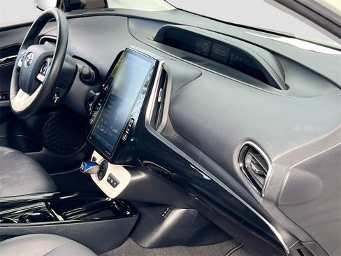 Used 2017 Toyota Prius Prime Premium image 27