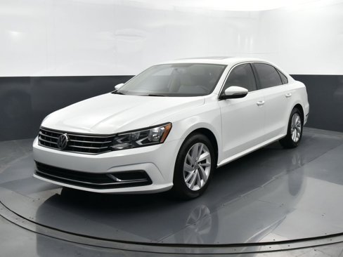Used 2018 Volkswagen Passat 2.0T SE image 5