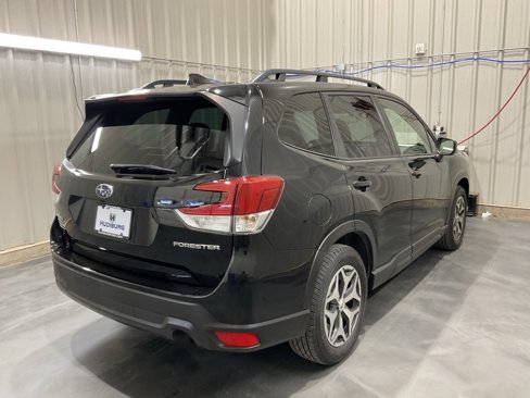 Used 2022 Subaru Forester Premium image 21