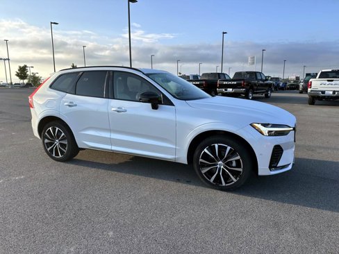 Used 2024 Volvo XC60 B5 Plus image 2