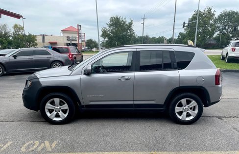 Used 2016 Jeep Compass Latitude image 3