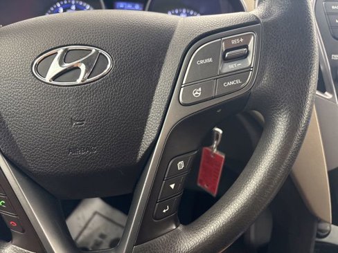 Used 2015 Hyundai Santa Fe GLS image 30