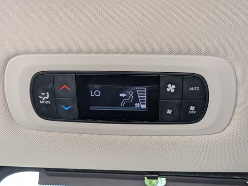 Used 2021 Chrysler Pacifica Touring-L image 29