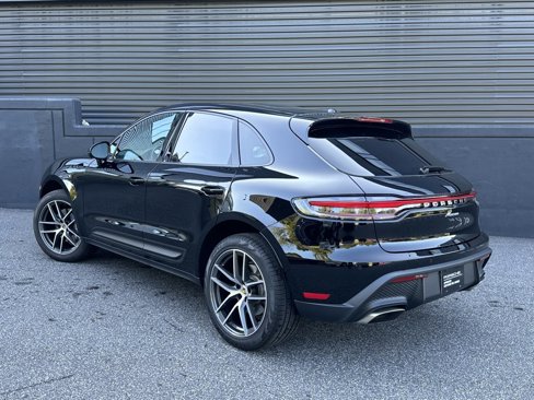 Certified 2025 Porsche Macan image 3