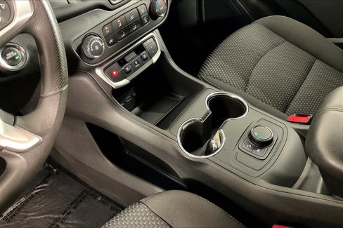 Used 2022 GMC Terrain SLE image 19