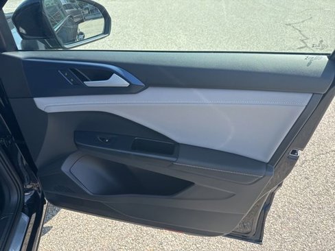 Certified 2024 Volkswagen Taos SE image 21
