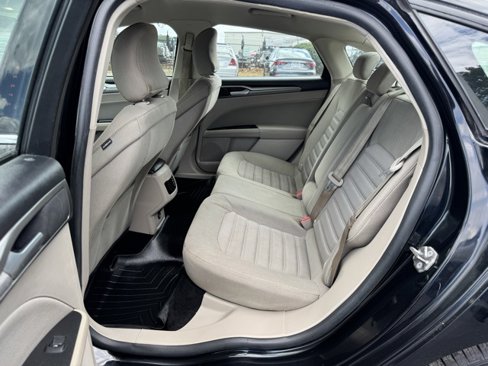 Used 2018 Ford Fusion SE image 14