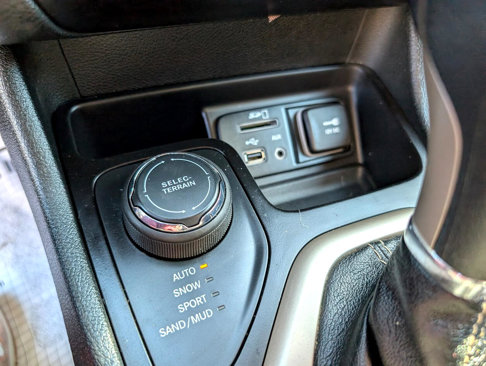 Used 2015 Jeep Cherokee Latitude w/ Comfort/Convenience Group image 31