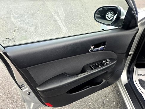 Used 2009 Hyundai Elantra image 40