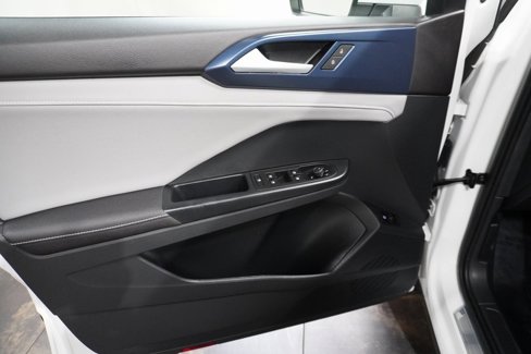 Certified 2024 Volkswagen Taos SE image 19
