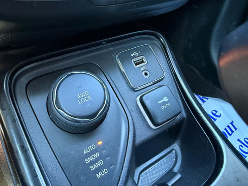 Used 2020 Jeep Compass Limited image 24