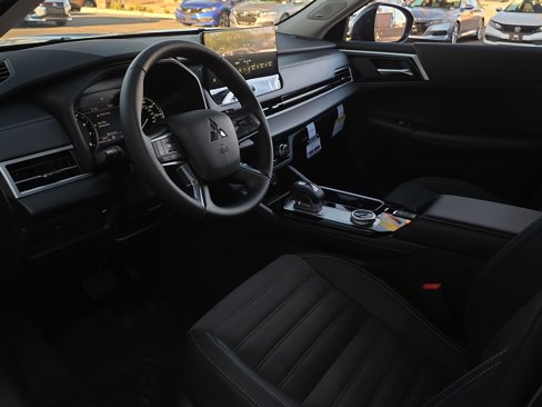 New 2025 Mitsubishi Outlander SE image 8