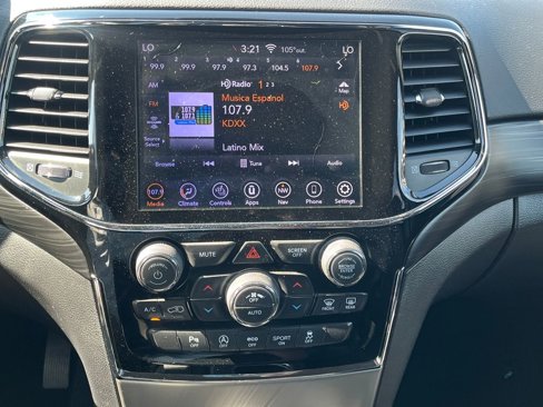 Used 2019 Jeep Grand Cherokee Altitude image 17