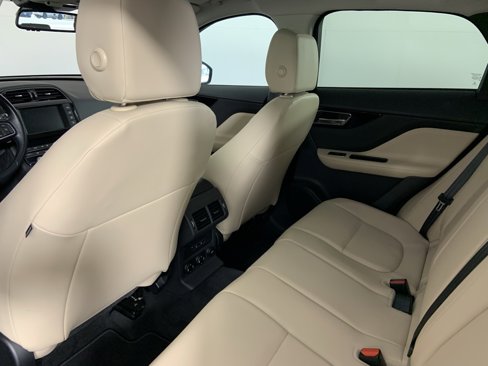 Used 2017 Jaguar F-PACE Premium image 28