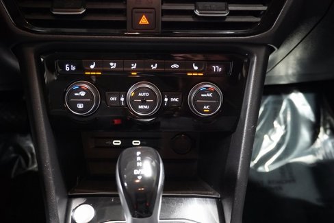 Certified 2024 Volkswagen Taos SE image 17
