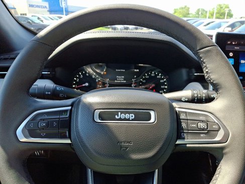 Used 2024 Jeep Compass Limited image 19