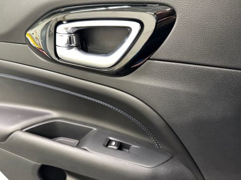 New 2026 Jeep Compass Latitude image 18