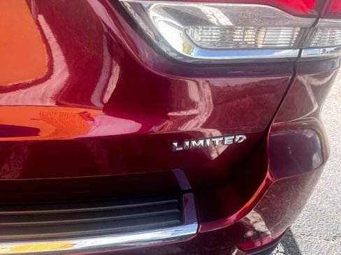 Used 2018 Jeep Grand Cherokee Limited image 12