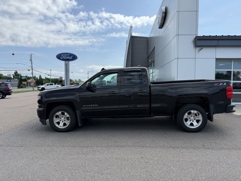 Used 2018 Chevrolet Silverado 1500 LT w/ All Star Edition image 3