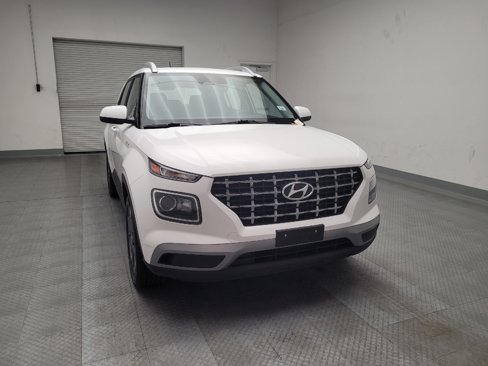 Used 2023 Hyundai Venue SEL image 14