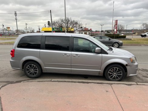 Used 2013 Dodge Grand Caravan SXT w/ Blacktop Pkg image 4