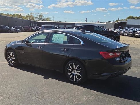 Used 2017 Chevrolet Malibu LT w/ Leather Package image 4