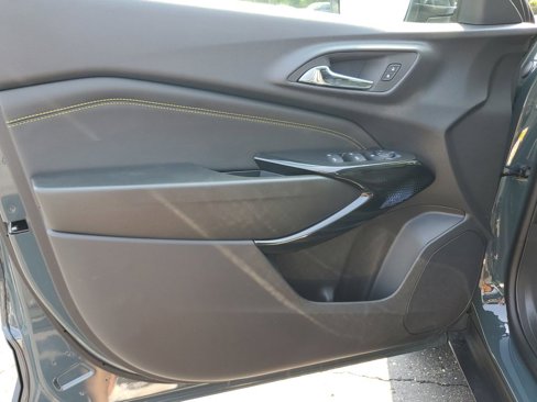New 2025 Chevrolet Trax LT w/ LT Convenience Package image 11