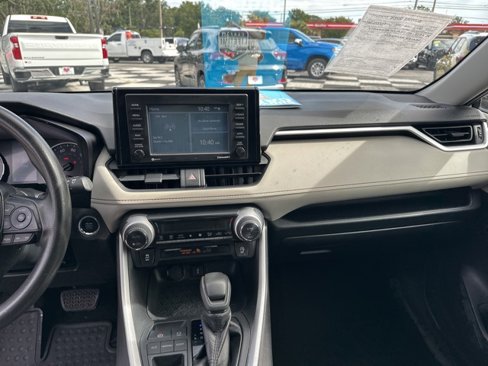 Used 2020 Toyota RAV4 XLE image 3