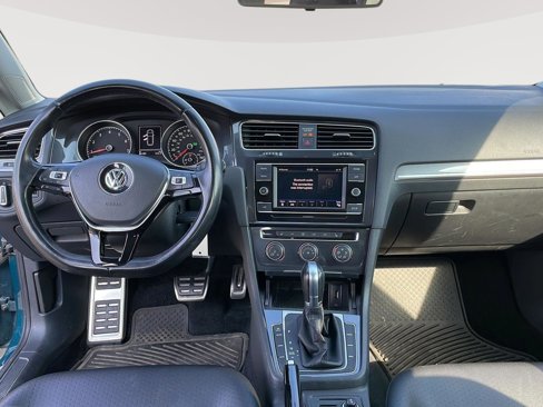 Used 2019 Volkswagen Golf S image 11