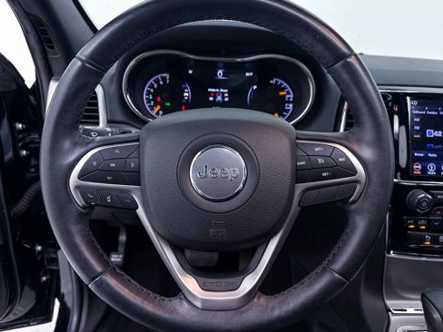 Used 2019 Jeep Grand Cherokee Altitude image 3