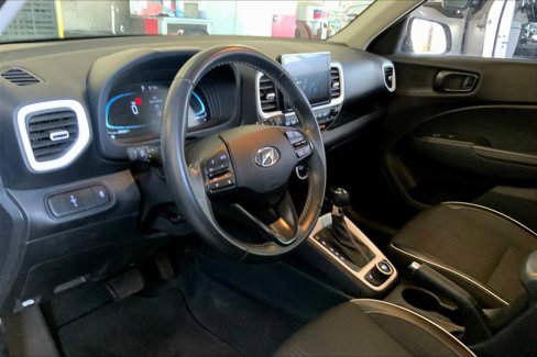 Used 2023 Hyundai Venue Limited image 16