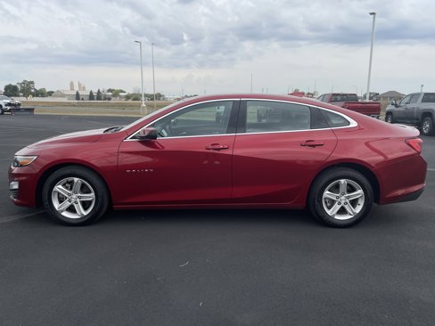 Used 2024 Chevrolet Malibu LT image 2