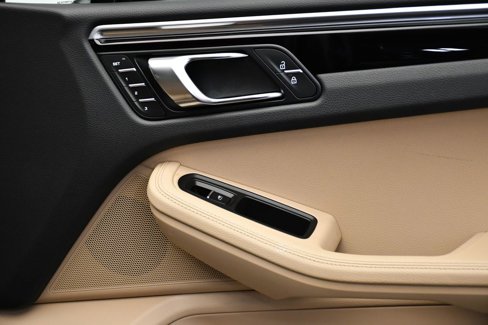 Certified 2023 Porsche Macan image 46