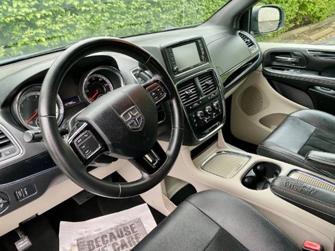 Used 2017 Dodge Grand Caravan SXT image 11