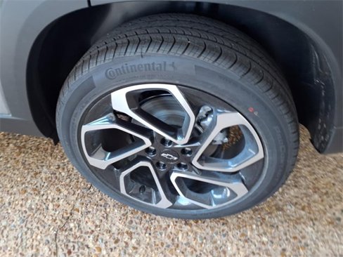 New 2025 Chevrolet Trax RS w/ Driver Confidence Package image 18