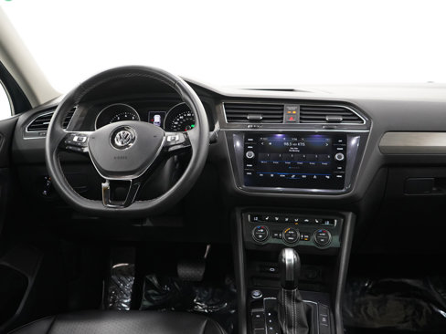 Used 2021 Volkswagen Tiguan SE w/ Panoramic Sunroof Package image 14