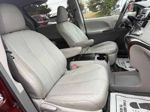Used 2011 Toyota Sienna XLE image 12