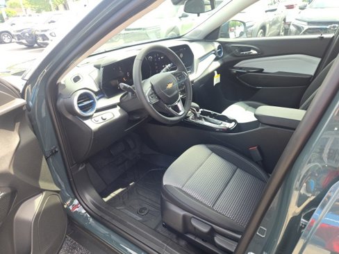 New 2025 Chevrolet Trax LT w/ Driver Confidence Package image 11