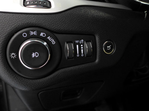 Used 2018 Jeep Cherokee Trailhawk w/ Quick Order Package 27L image 19