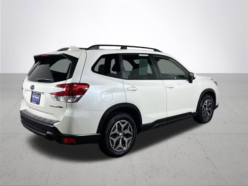 Used 2021 Subaru Forester Premium image 6