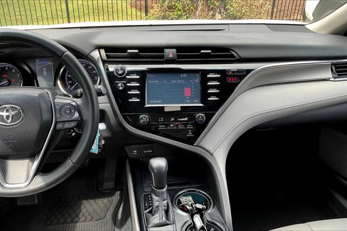 Certified 2018 Toyota Camry SE image 6