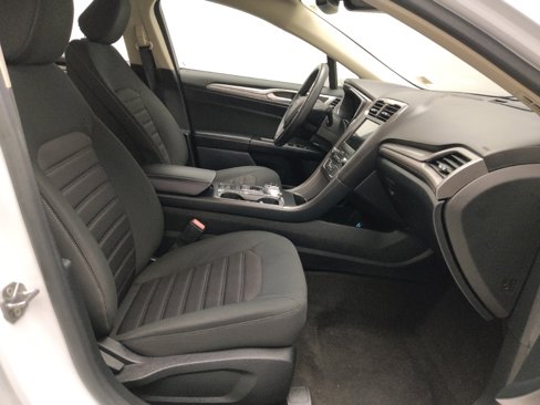 Used 2020 Ford Fusion SE image 21