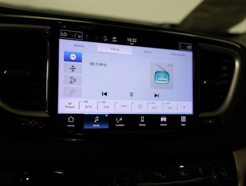 Used 2022 Chrysler Pacifica Touring-L image 16