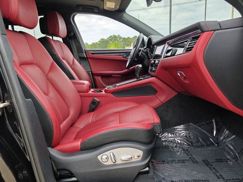 Used 2023 Porsche Macan Turbo image 42