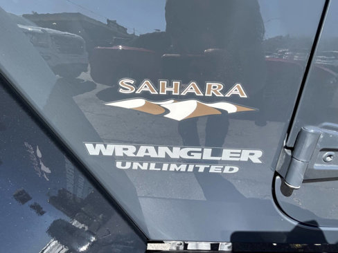 Used 2017 Jeep Wrangler Unlimited Sahara w/ Connectivity Group image 12