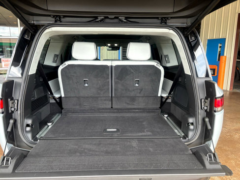 Used 2025 Rivian R1S Premium image 34