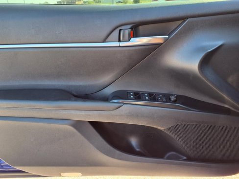 Used 2018 Toyota Camry LE image 22