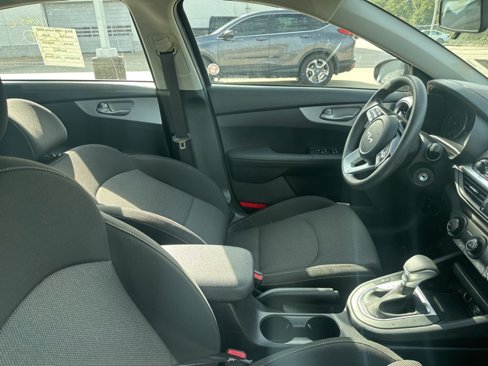 Used 2024 Kia Forte LXS image 3