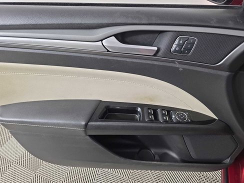 Used 2016 Ford Fusion Titanium image 22